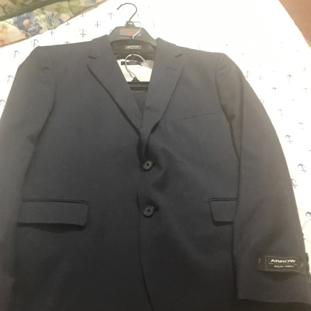 New dress suit for man , but no tag.